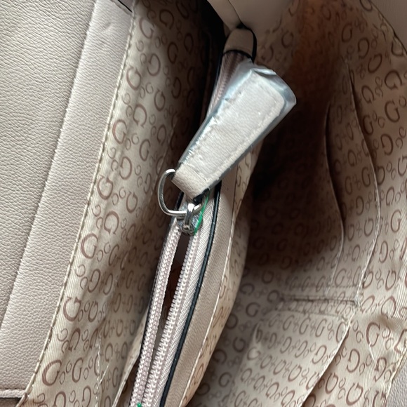 GUESS Women's Logo Patent Quilted Large Tote Bag Handbag .NWNT - Picture 8 of 9